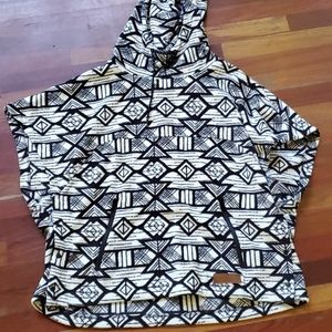 Kavu fleece poncho black and white